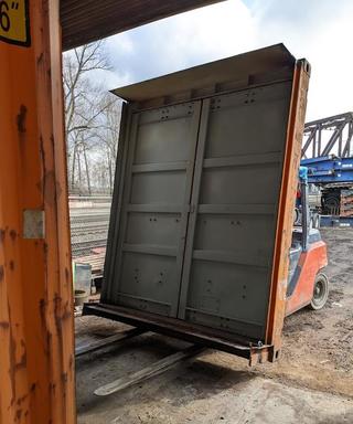 container cargo door assembly